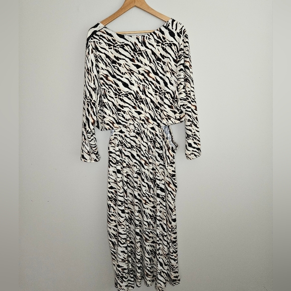 NEW TORRID‎ Dress Midi Studio Knit Zebra Print Stretch Side Slit Womens Size 4XL - Picture 4 of 8